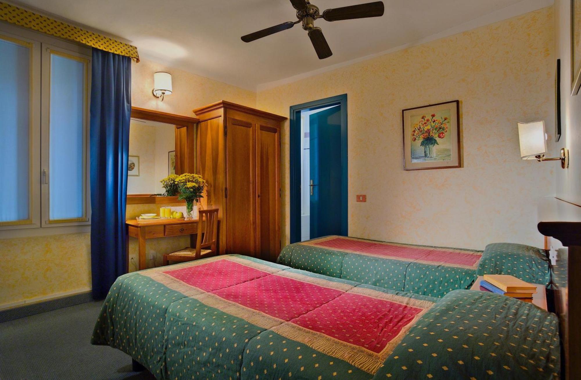 Hotel Garni Riviera ガルニャーノ エクステリア 写真