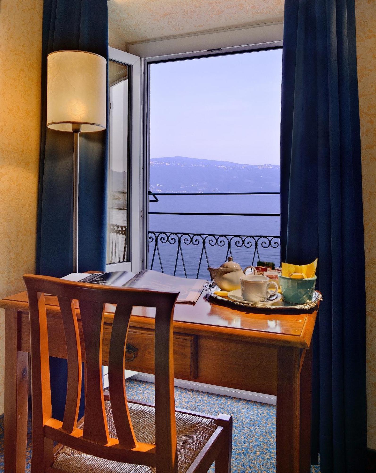 Hotel Garni Riviera ガルニャーノ エクステリア 写真