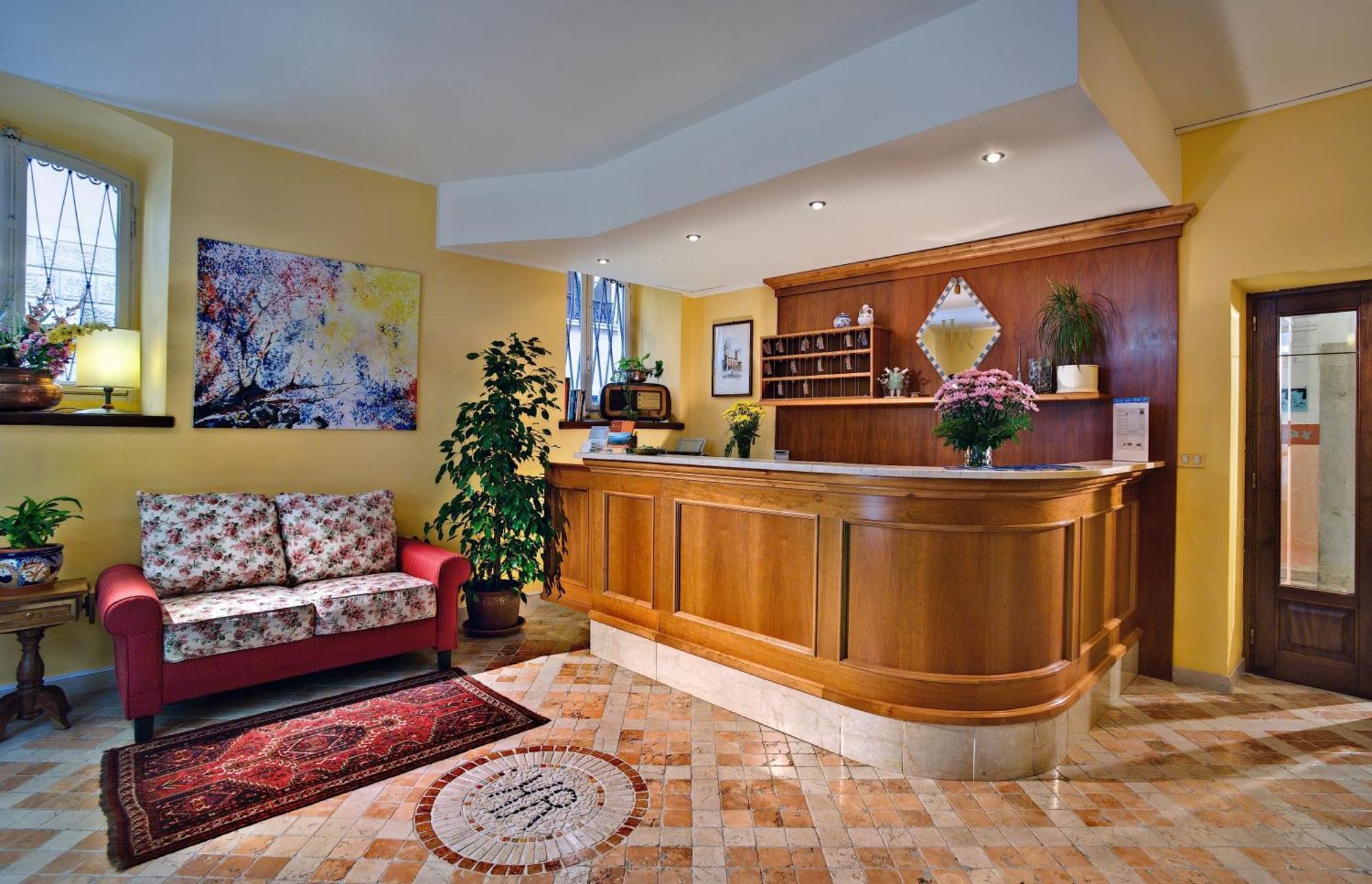 Hotel Garni Riviera ガルニャーノ エクステリア 写真