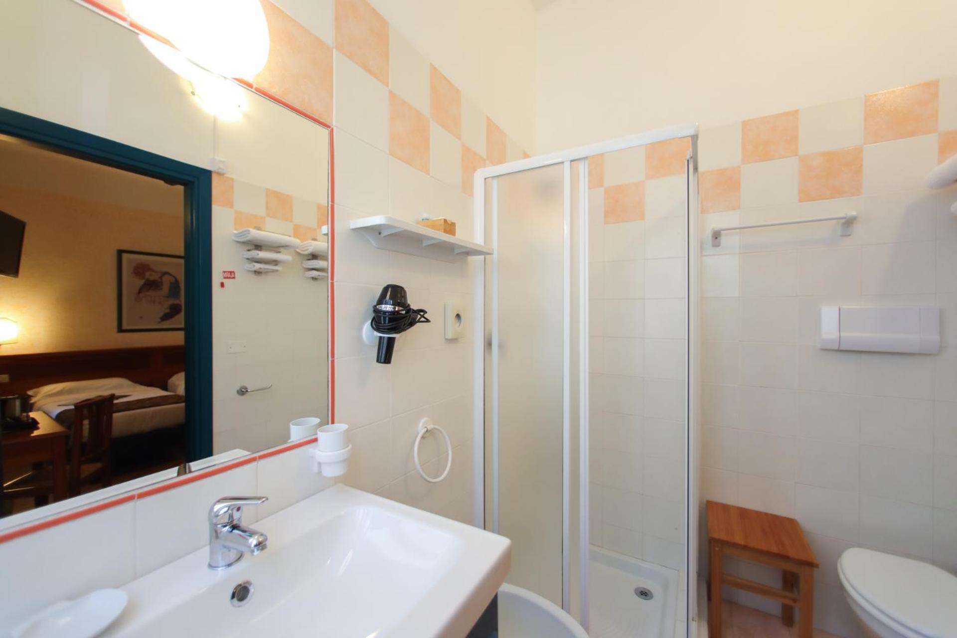 Hotel Garni Riviera ガルニャーノ 部屋 写真